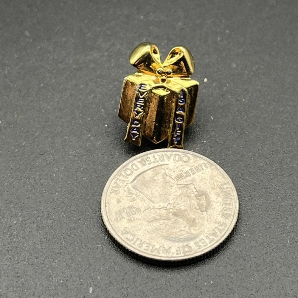 Every‎ Day Is A Gift Gold Tone Present Lapel Hat Pin
